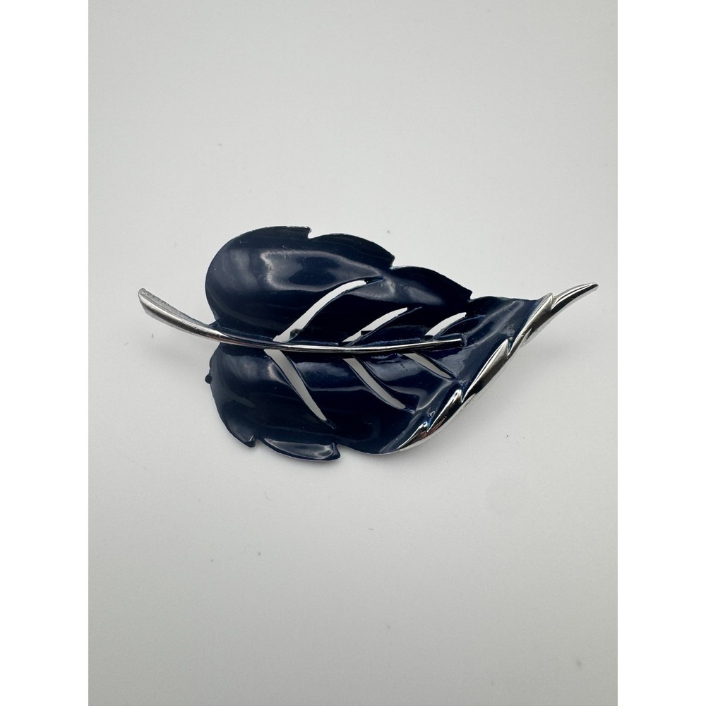 Vintage Leaf Brooch Navy Blue Enamel Silver Tone Leaves Spring - Picture 6 of 6